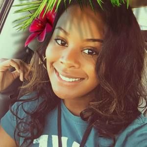 Meet your Posher, Kayla